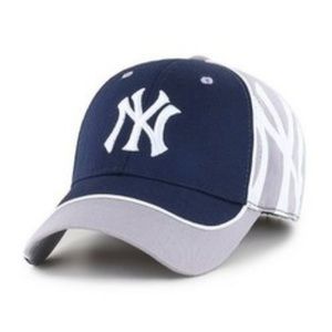 MLB Boys' New York Yankees Cotton Exaggerate Hat
